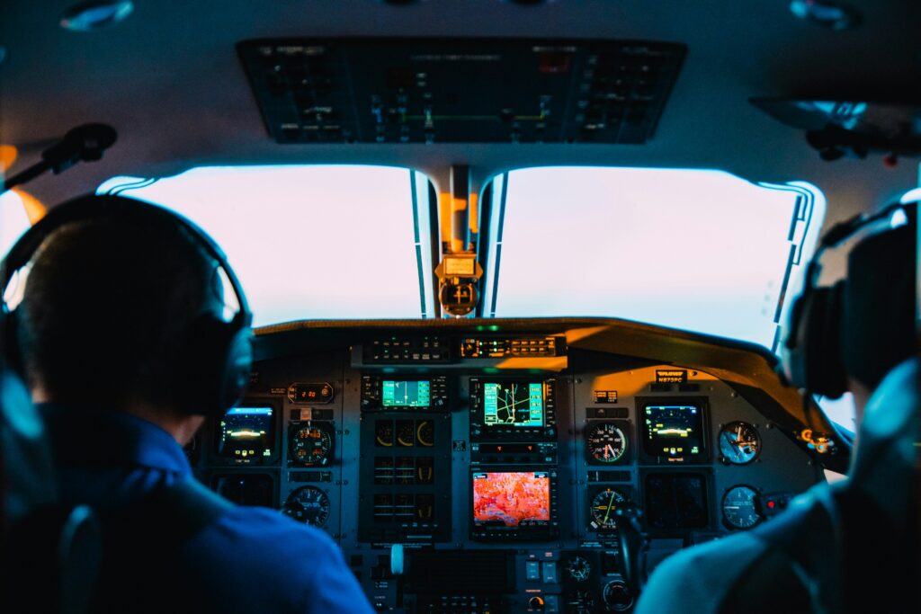 Article on pilots handling emergencies.