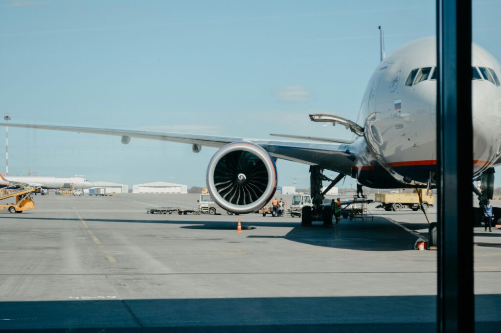 Article on plane having an engine failure.